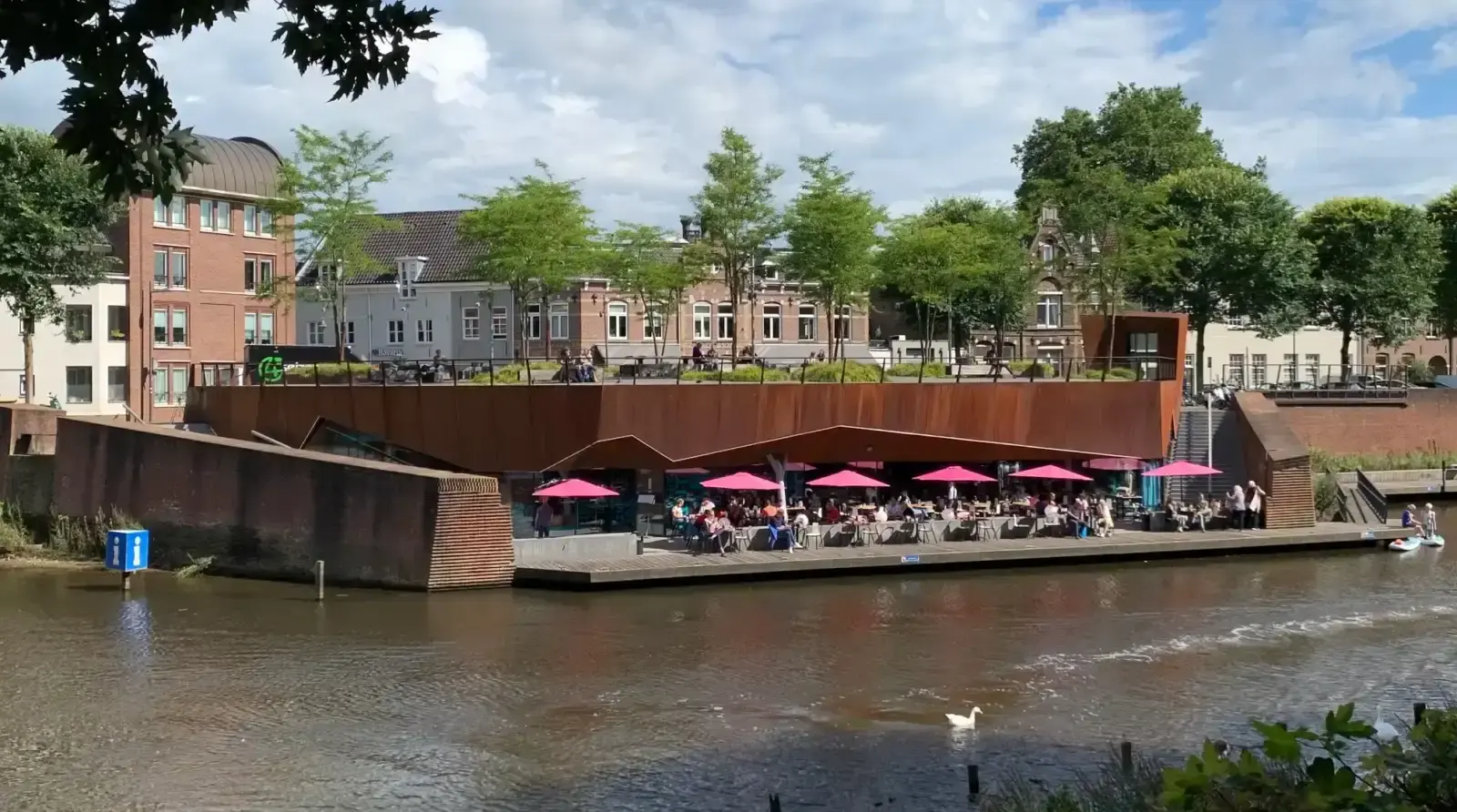 1. Bloem aan de IJzeren Vrouw 1. Bloem aan de IJzeren Vrouw – 11x de favo terrasjes in Den Bosch van DBC'er Floor