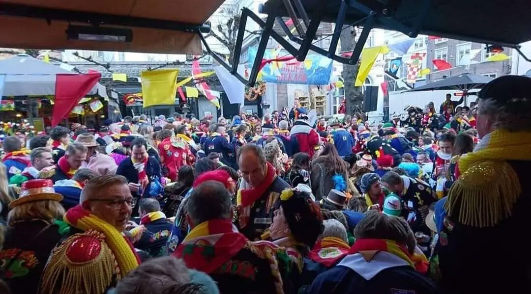 4. Toiletmuntjes vergeten 4. Toiletmuntjes vergeten – 11x de meest herkenbare momenten met carnaval, Den Bosch