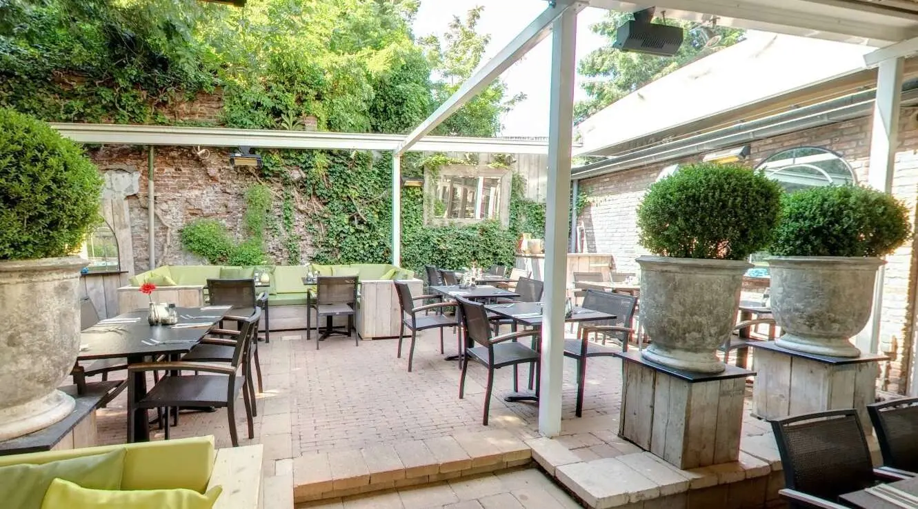 2. Nul073 – Eigenzinnige binnentuin 2. Nul073 – Eigenzinnige binnentuin – 6 Restaurants in Den Bosch met een binnentuin