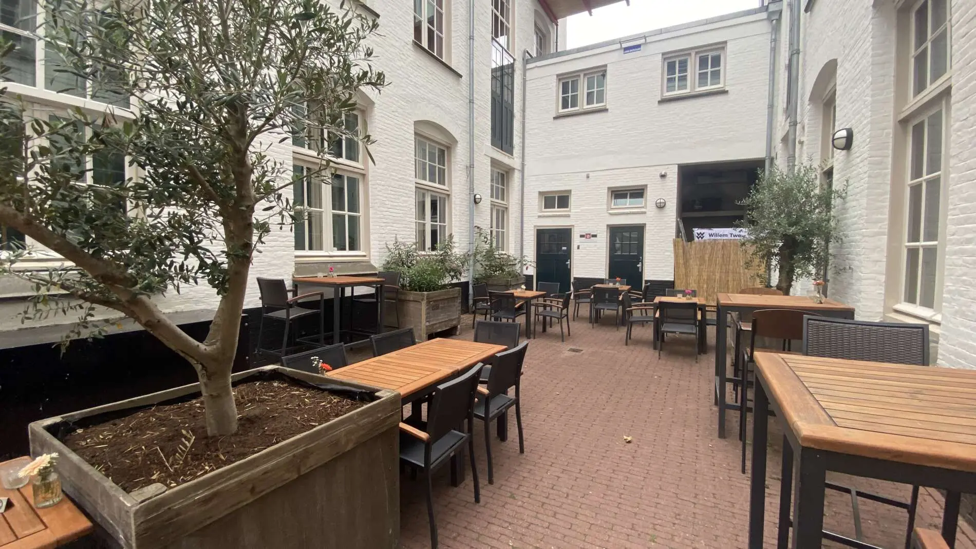 6. Willem Twee Café 6. Willem Twee Café – 6 Restaurants in Den Bosch met een binnentuin