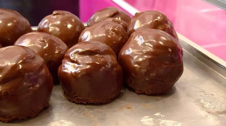8x échte Bossche bollen eten in Den Bosch
