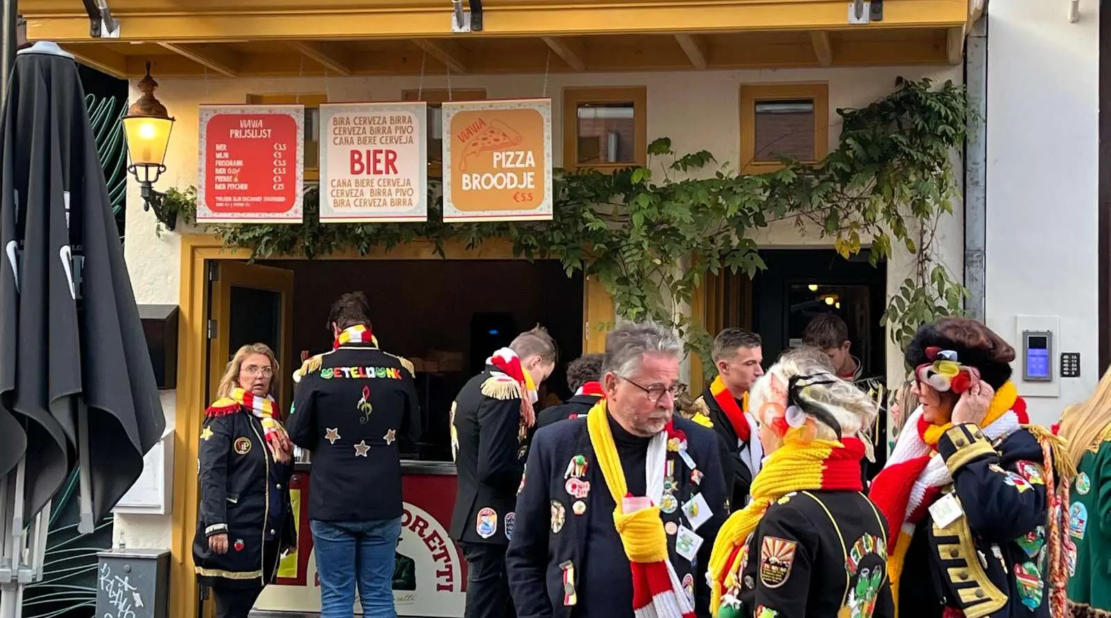 Yalla Fallafel: Vegan Friendly uit het vuistje Yalla Fallafel: Vegan Friendly uit het vuistje – Lekker eten tijdens carnaval in Oeteldonk, Den Bosch