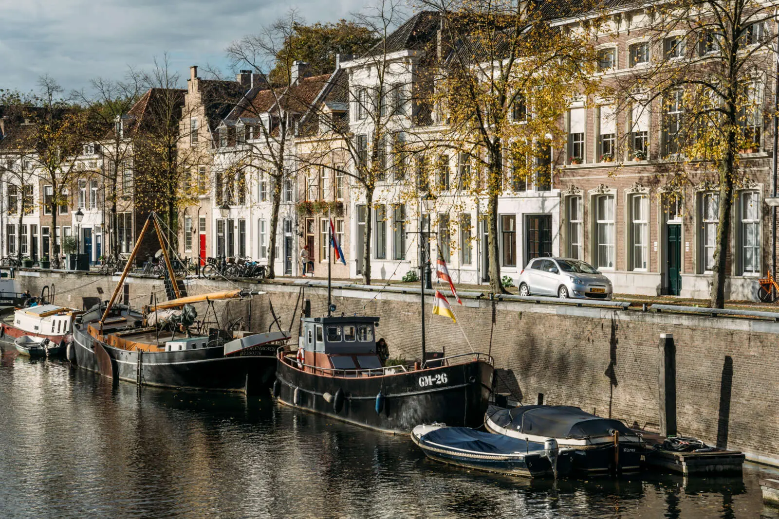 Wakker worden op het water Wakker worden op het water – Bijzonder overnachten in Den Bosch: GM-26 B&B op het water (foto 2 van 3)
