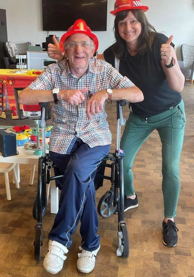 Verbinden, opfleuren en gewoon fijn spelen Verbinden, opfleuren en gewoon fijn spelen – Boefjes & Barista’s: Verbinden van drie generaties, Den Bosch
