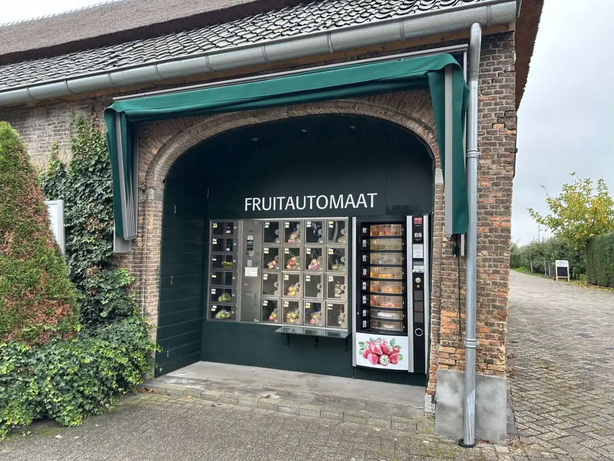 Even Fruit Halen bij (Fruitautomaat) Van de Ven Even Fruit Halen bij (Fruitautomaat) Van de Ven – Boerderijwinkels rondom Den Bosch (Deel I) (foto 1 van 2)
