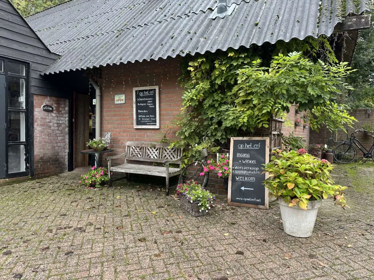 Vlees, bloemen en fruit van Op het Erf Vlees, bloemen en fruit van Op het Erf – Boerderijwinkels rondom Den Bosch (Deel I)