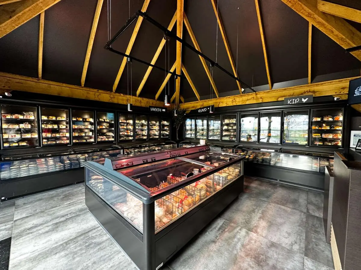 Savelkouls in Empel: de droom van elke meat-lover Savelkouls in Empel: de droom van elke meat-lover – Boerderijwinkels rondom Den Bosch (Deel II) (foto 1 van 2)