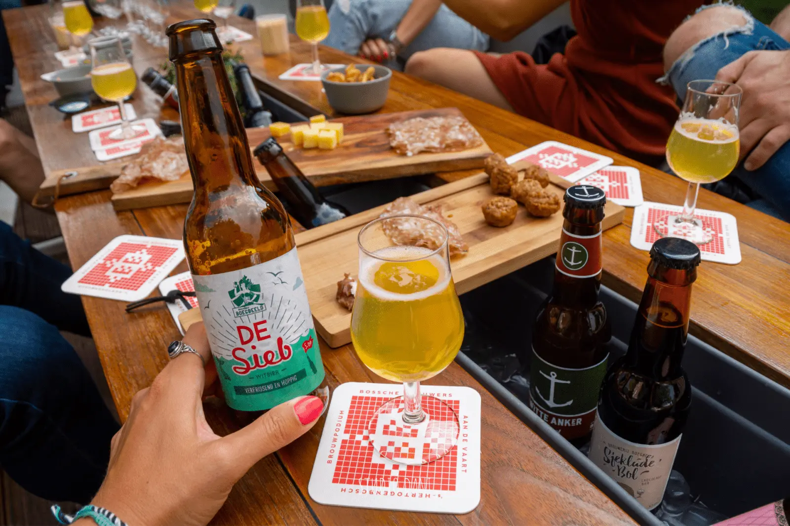 Bierproeverij door Bossche Boten Bierproeverij door Bossche Boten – Bossche Boten geeft bierproeverijen op het water, Den Bosch (foto 1 van 3)