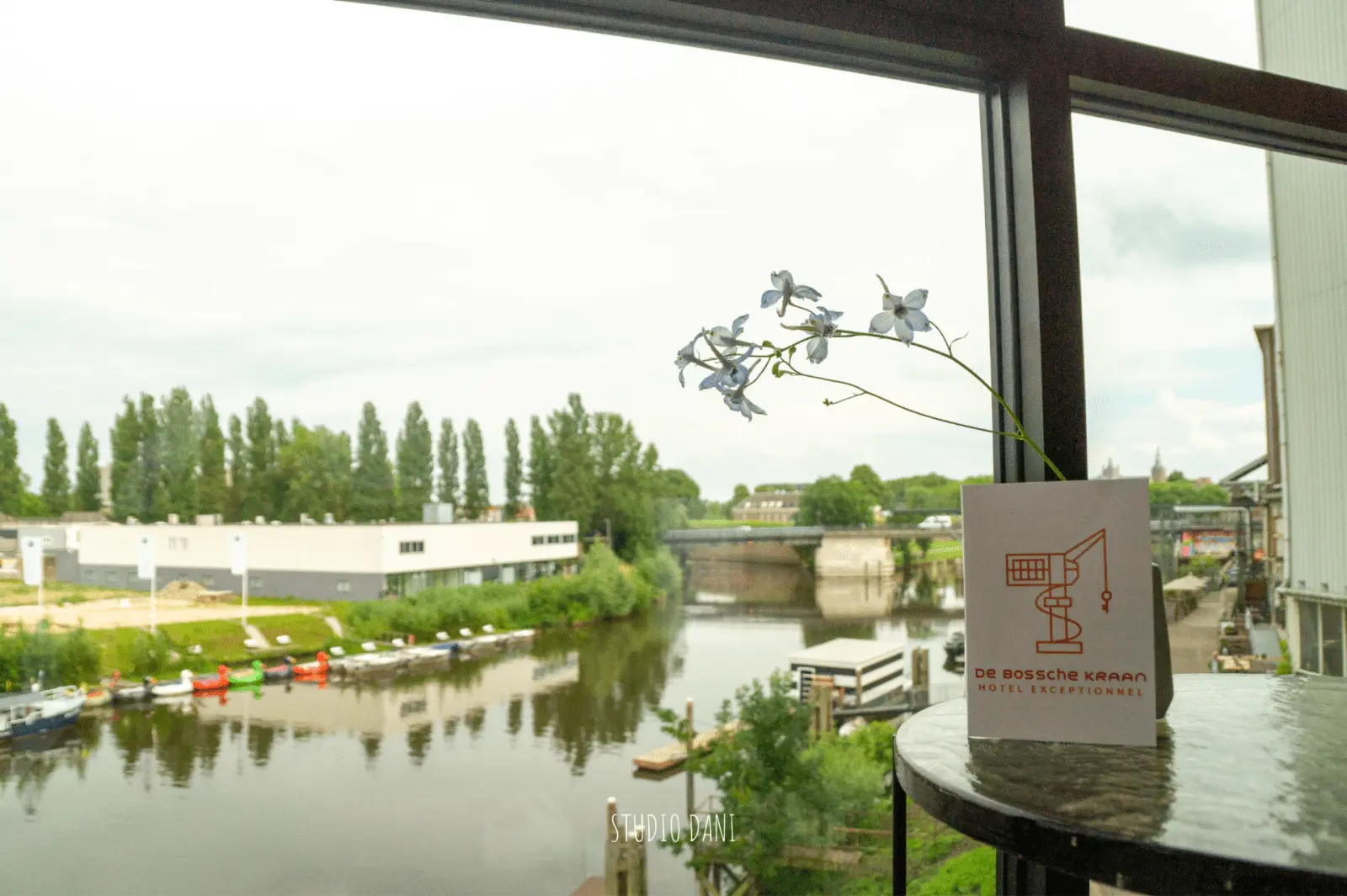 Crane service met een persoonlijke touch Crane service met een persoonlijke touch – De Bossche Kraan – Overnachten in een hijskraan in Den Bosch (foto 2 van 3)