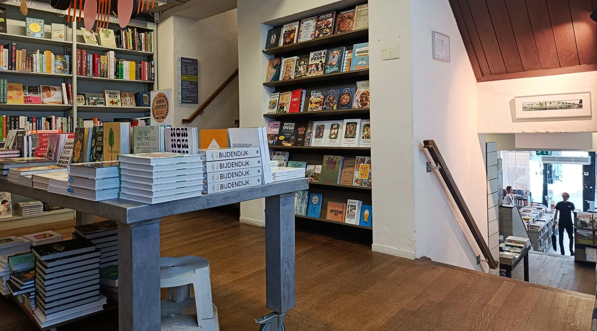 1. De charme van een echte boekwinkel 1. De charme van een echte boekwinkel – De favo spots van gastredactrice Kelly, Den Bosch