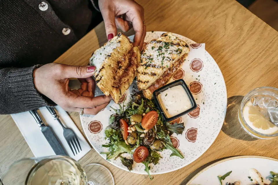 Mediterraans eten in Den Bosch: de lekkerste Italiaanse restaurants Mediterraans eten in Den Bosch: de lekkerste Italiaanse restaurants – De lekkerste Mediterraanse restaurants in Den Bosch – Een local guide