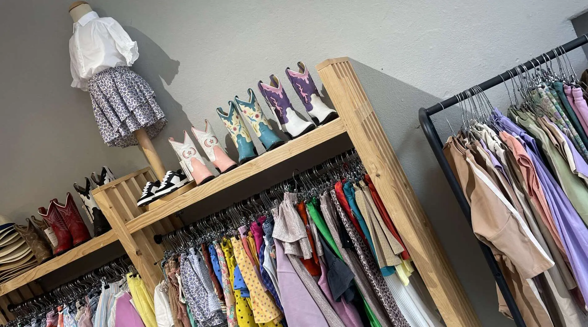 Zijn jouw kids ook weer uit hun kleding gegroeid? Hieronder vind je mijn favoriete baby & kids boetieks: Zijn jouw kids ook weer uit hun kleding gegroeid? Hieronder vind je mijn favoriete baby & kids boetieks: – De leukste boetieks in Den Bosch voor een nieuwe voorjaarslook