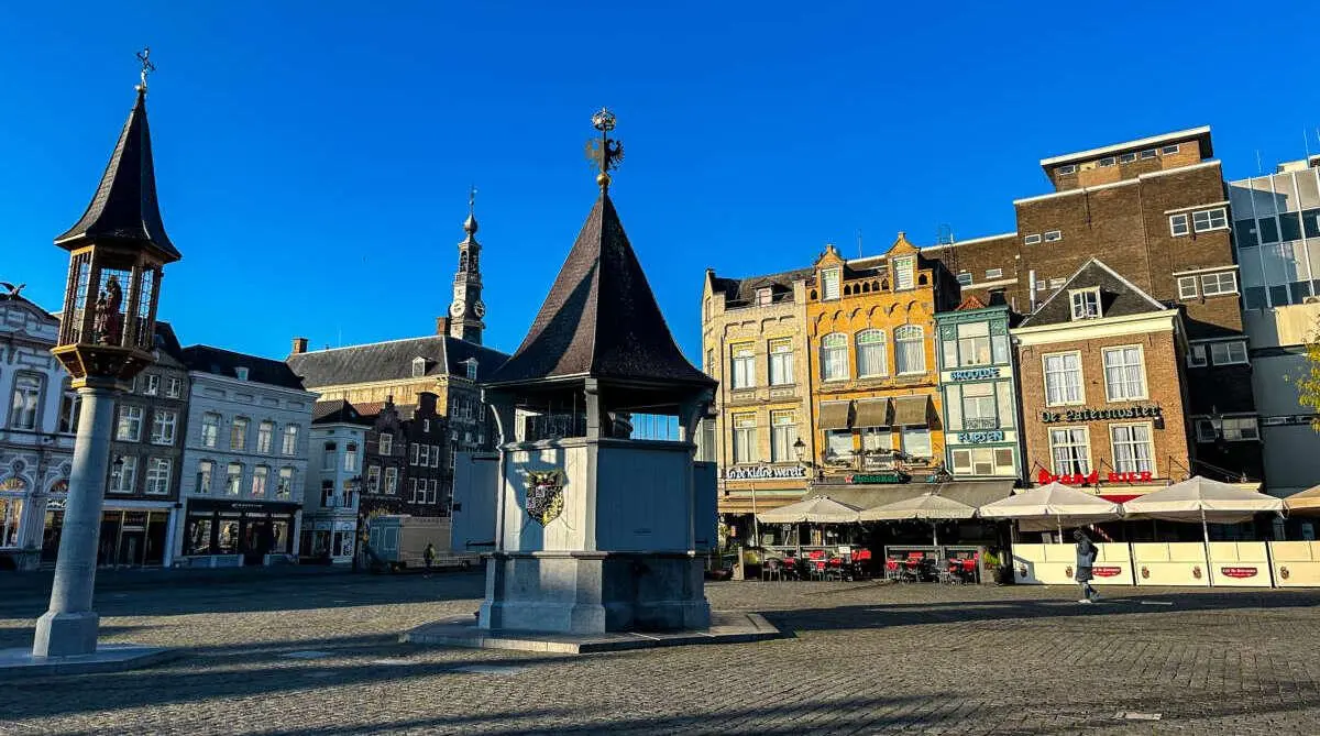 Bijzondere gebouwen aan de Markt Bijzondere gebouwen aan de Markt – De Markt: het letterlijke hoogtepunt van Den Bosch (foto 1 van 2)