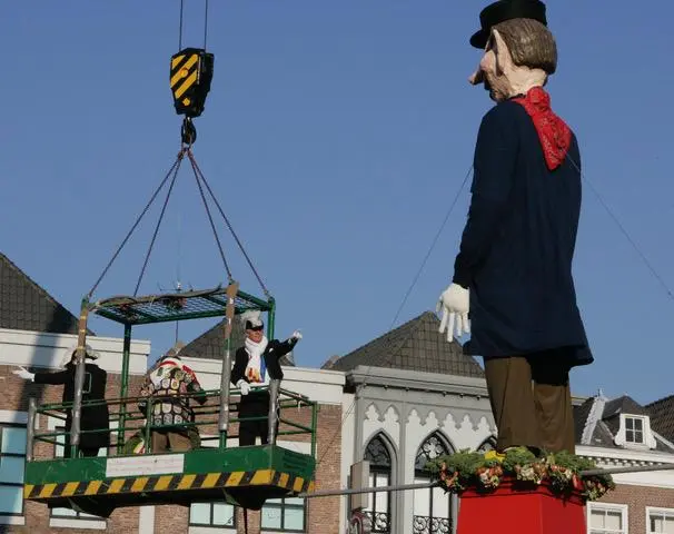 De traditie zet zich voort De traditie zet zich voort – De rijke historie van Oeteldonk en haar personages, Den Bosch (foto 1 van 2)