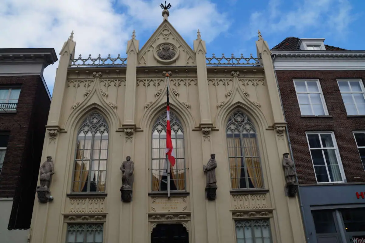 Romeinse adelfamilie Romeinse adelfamilie – De Schilderstraat – een bijzondere geschiedenis achter de idyllische huisjes, Den Bosch (foto 1 van 2)