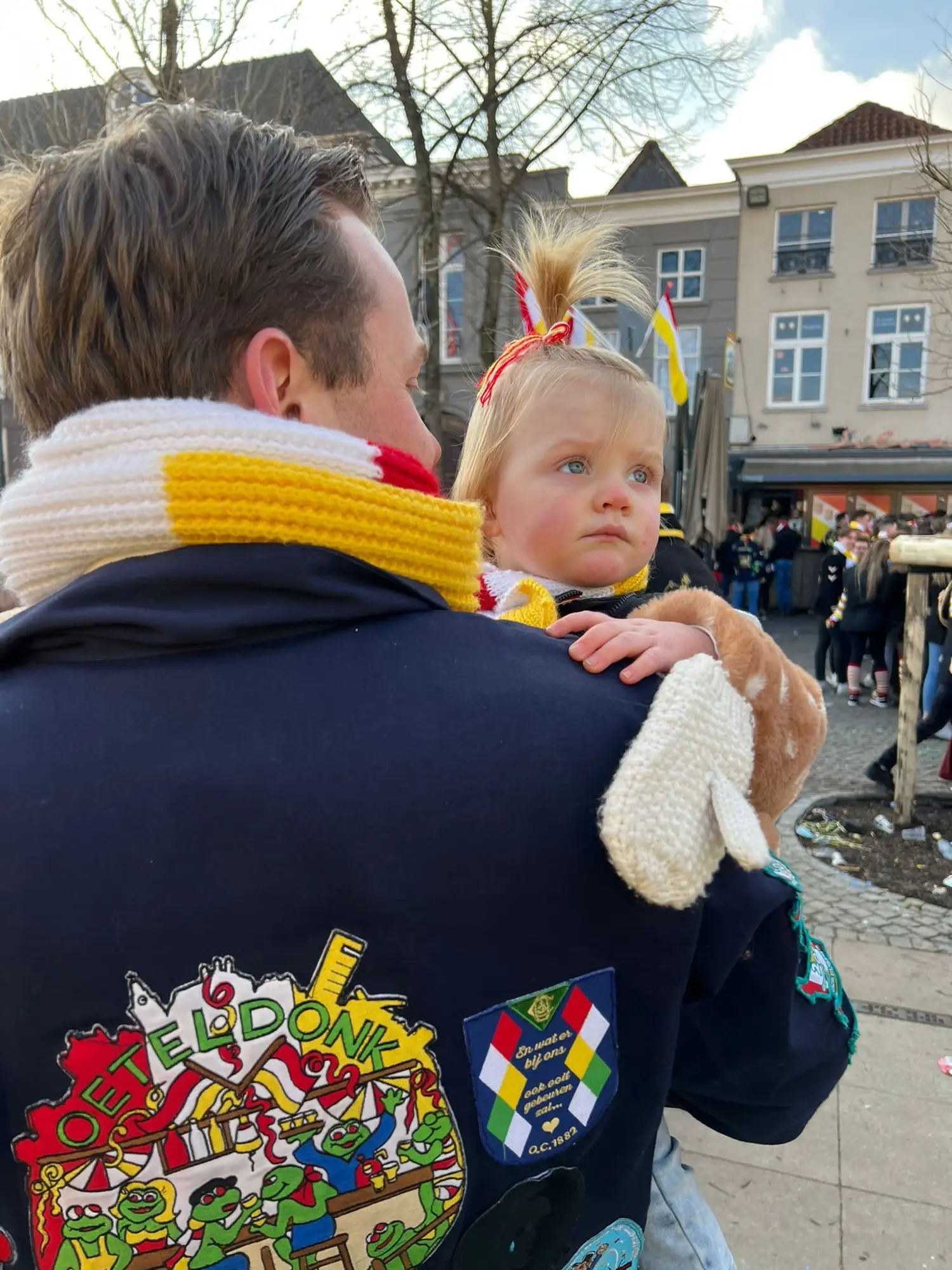 Stap 2: verzamel toffe emblemen Stap 2: verzamel toffe emblemen – DIY: Oeteldonks jasje of boerenkiel, Den Bosch (foto 1 van 2)
