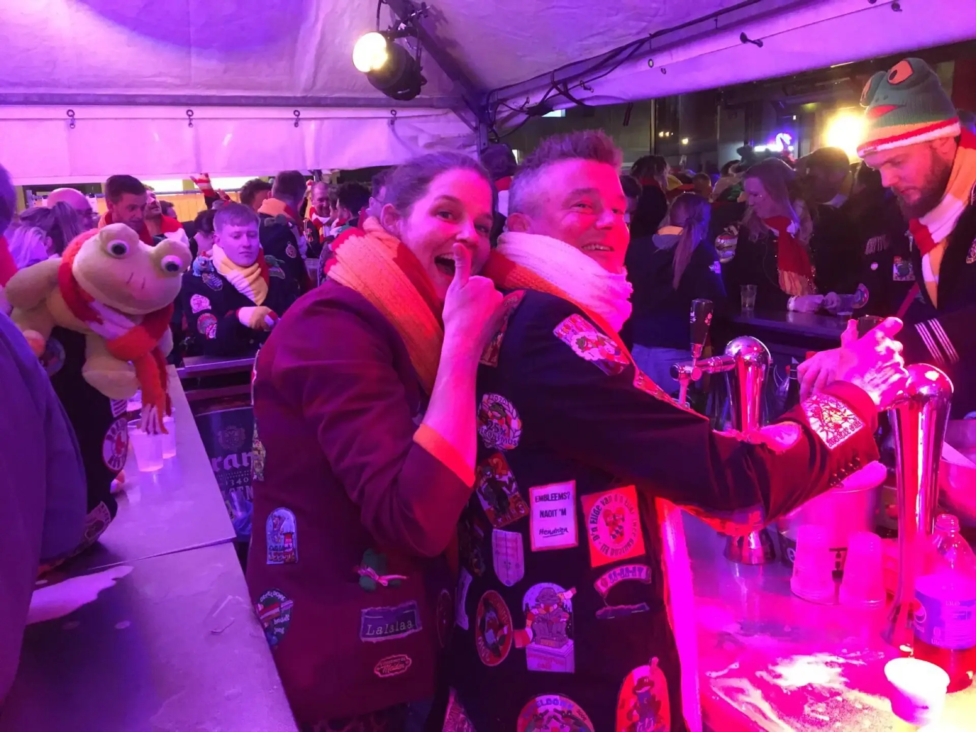 Stap 3: vastzetten maar! Stap 3: vastzetten maar! – DIY: Oeteldonks jasje of boerenkiel, Den Bosch