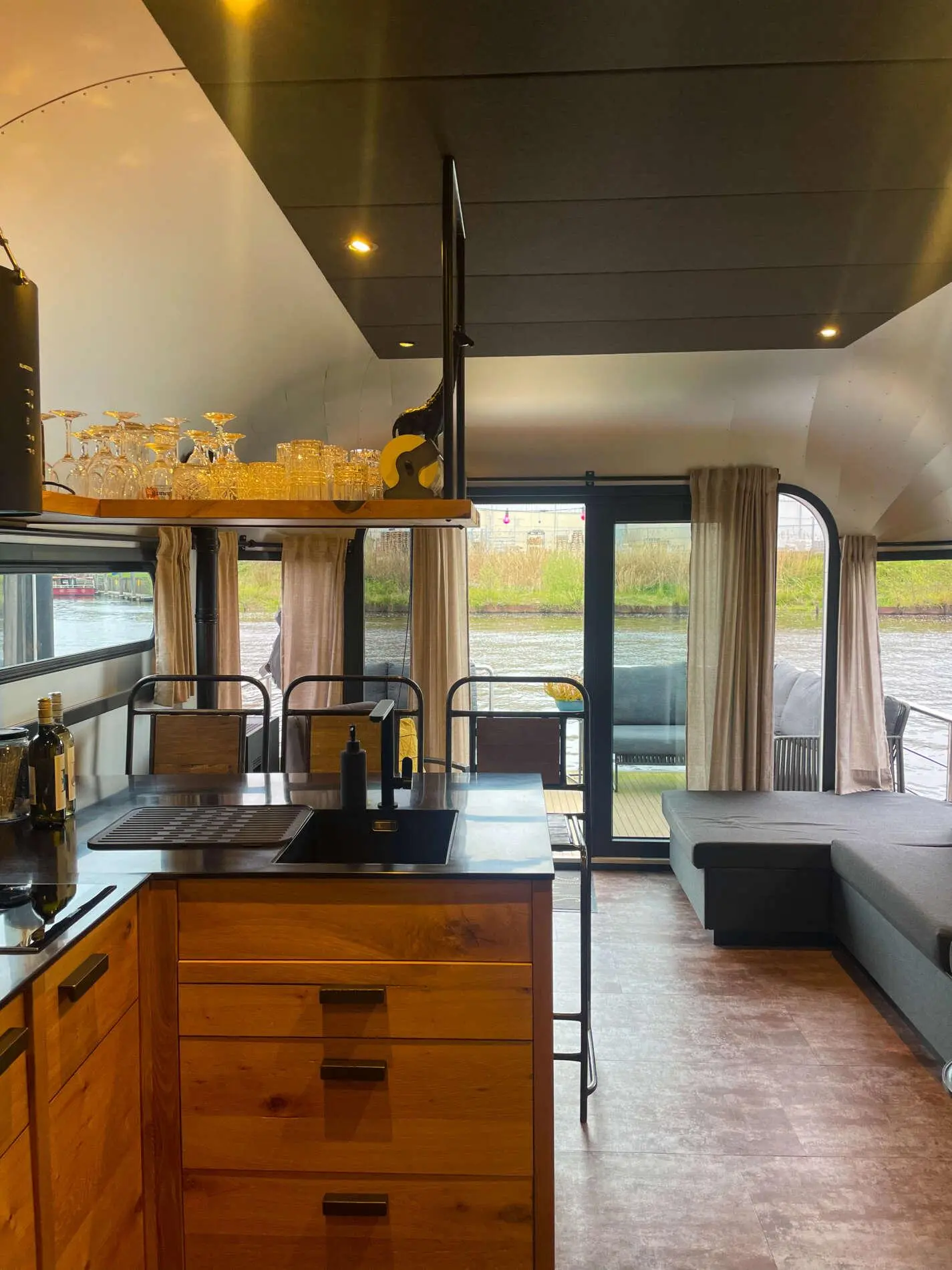 Leuke dingen om te doen in Den Bosch Leuke dingen om te doen in Den Bosch – Drijvend dromen in een B&B op water: neem een kijkje in The Coon (foto 3 van 4)