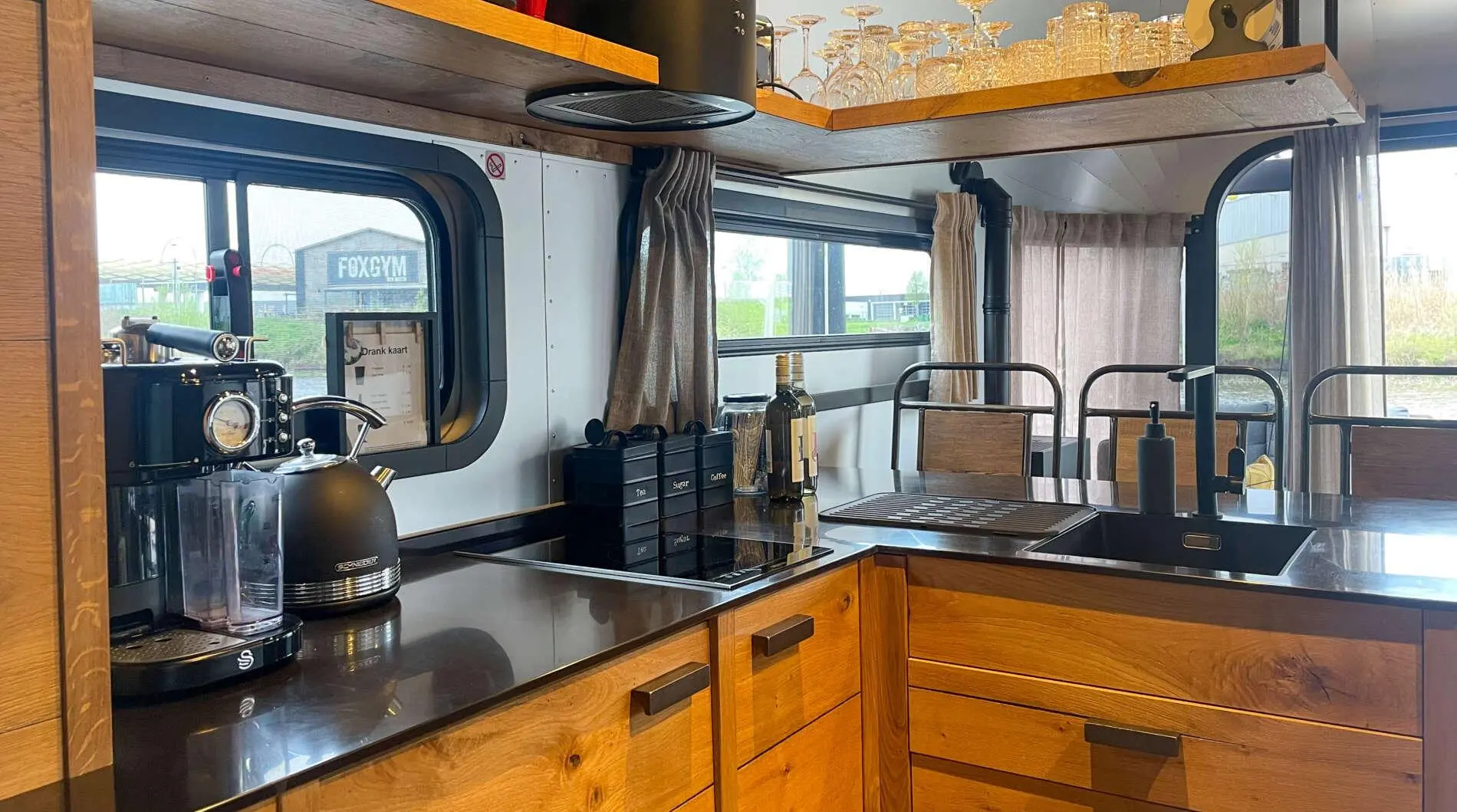 Dicht bij de natuur met een Duurzame accommodatie Dicht bij de natuur met een Duurzame accommodatie – Drijvend dromen in een B&B op water: neem een kijkje in The Coon, Den Bosch (foto 1 van 2)