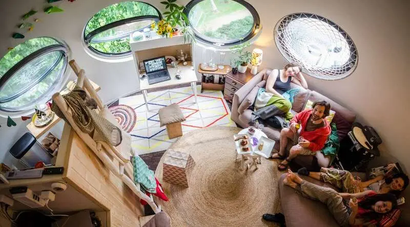 De persoon achter deze woningen De persoon achter deze woningen – Geen ruimteschepen, maar bolwoningen!, Den Bosch
