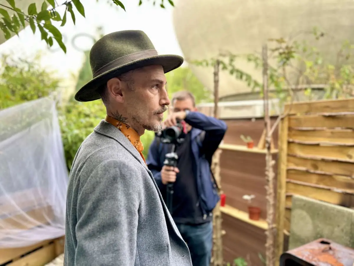 Toffe samenwerking met Nas Daily Toffe samenwerking met Nas Daily – Geen ruimteschepen, maar bolwoningen!, Den Bosch (foto 1 van 2)
