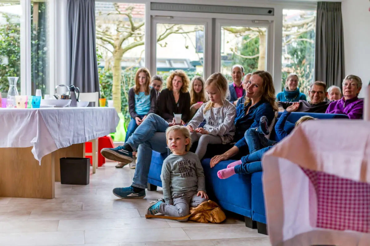 Verschillende acts Verschillende acts – Gluren bij de Buren, geniet van verschillende optredens bij mensen thuis!, Den Bosch
