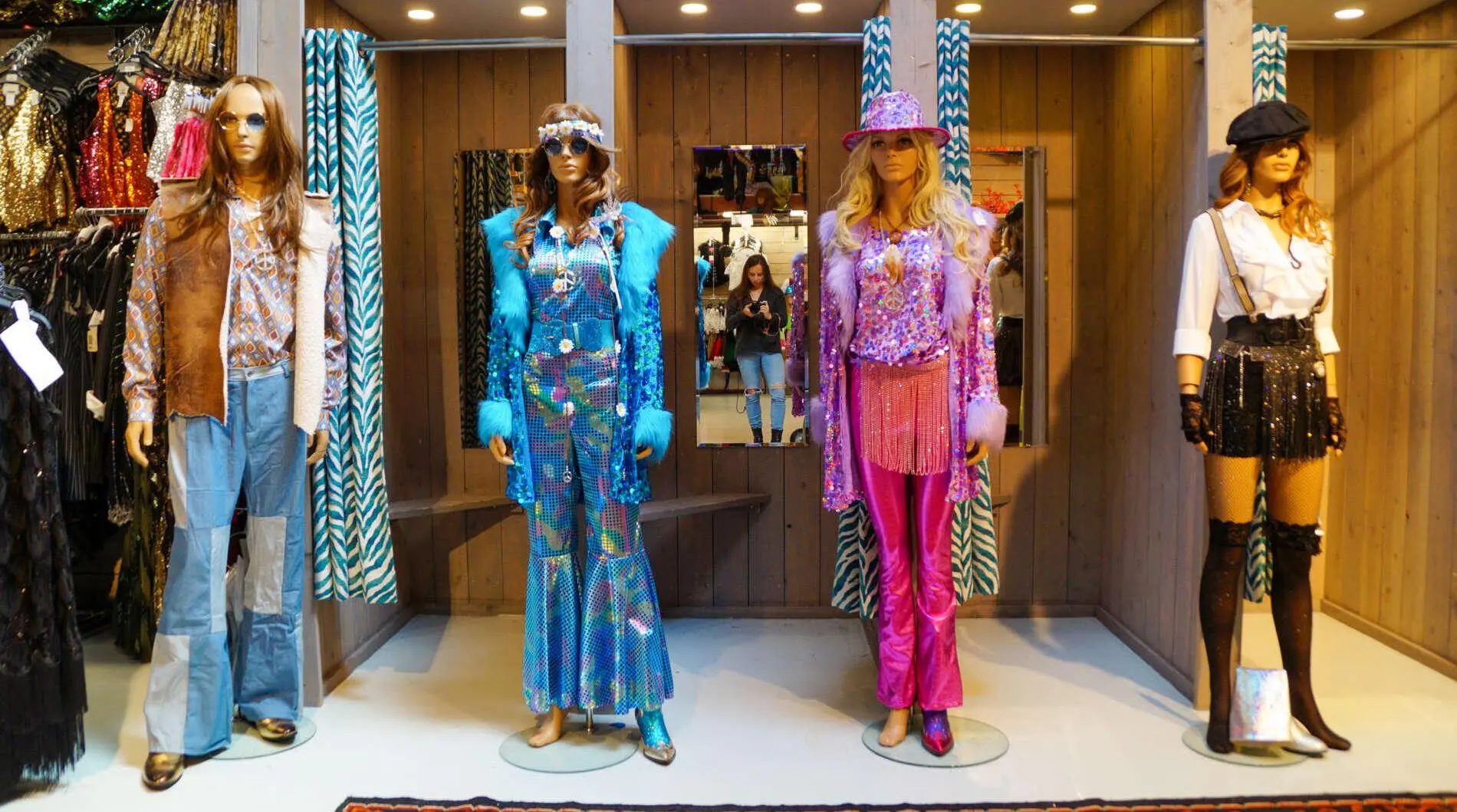 Feestkleding en styling bij Hoofs Feestkleding en styling bij Hoofs – Hoofs – Ontdek dé winkel voor feestkleding in Den Bosch