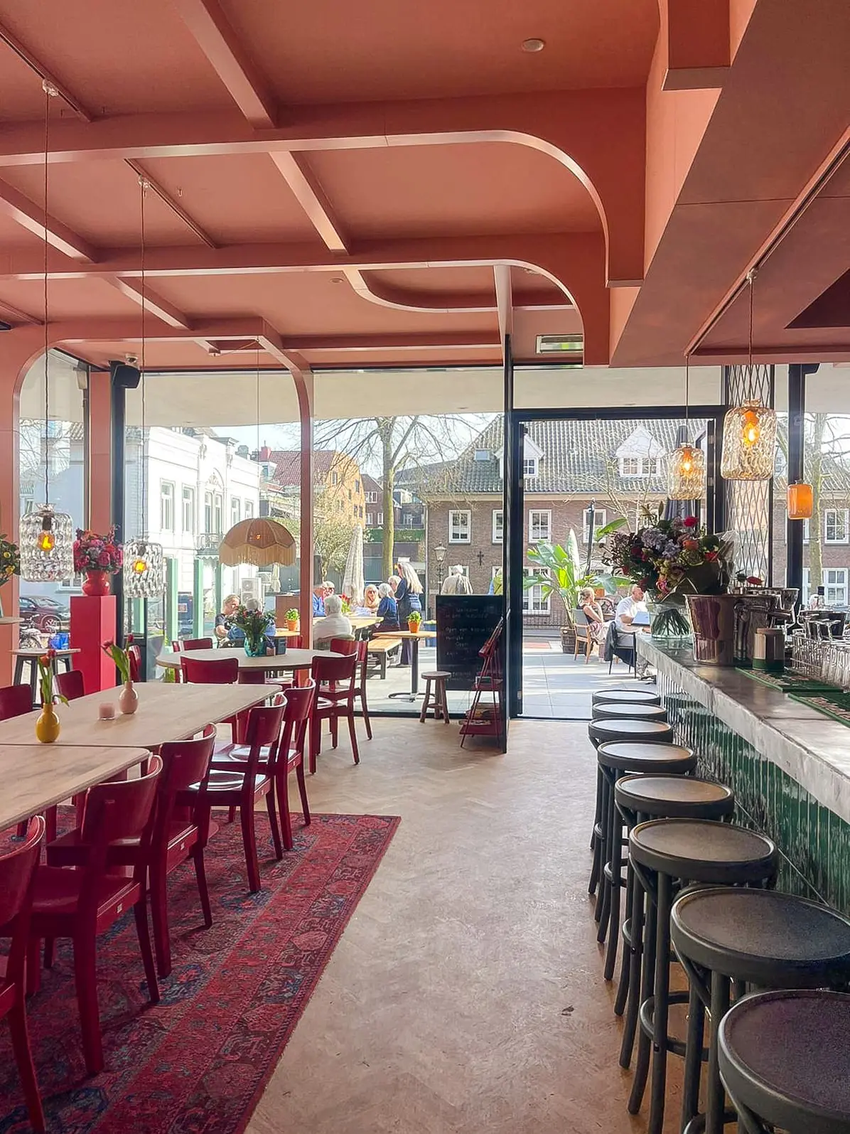 Proef van lokale restaurants tijdens Food festival Gezellige Zaken Proef van lokale restaurants tijdens Food festival Gezellige Zaken – De leukste activiteiten in Den Bosch – mei (foto 1 van 2)