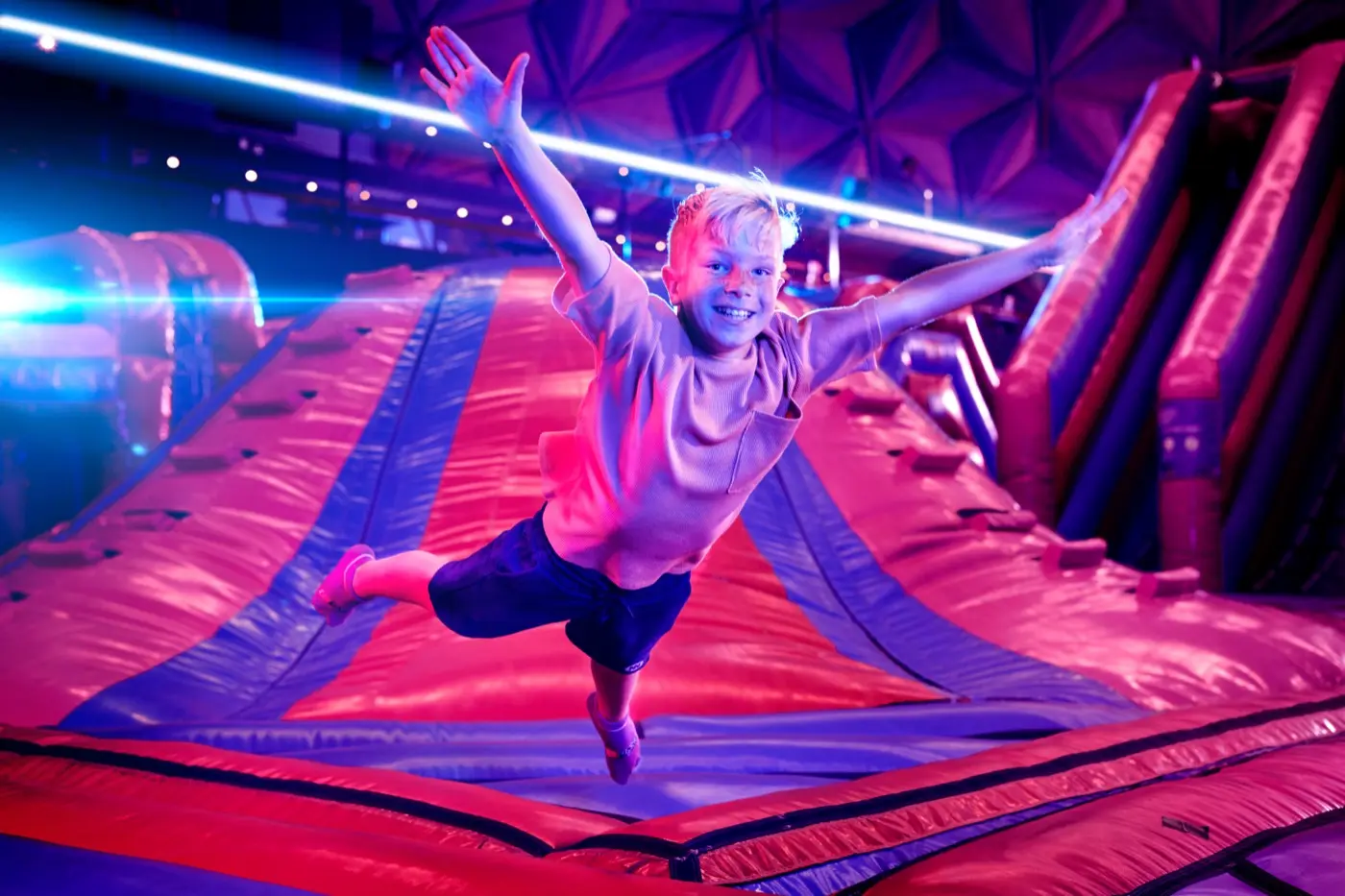 Springen en VR bij Bounce Valley Springen en VR bij Bounce Valley – De leukste activiteiten in Den Bosch – oktober