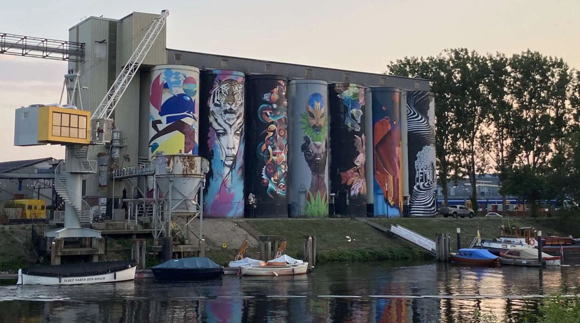 Streetart op de Tramkade Streetart op de Tramkade – Ontdek de streetart op de Tramkade (nu het nog kan), Den Bosch (foto 3 van 4)