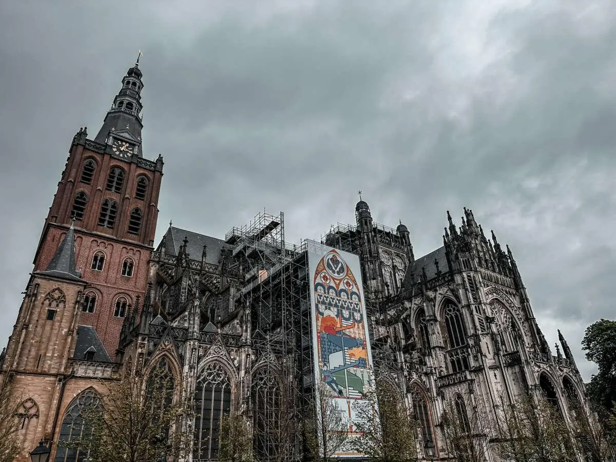 Brand in de toren Brand in de toren – Onze ouwe Sint-Jan: een korte geschiedenis over de Sint-Janskathedraal, Den Bosch