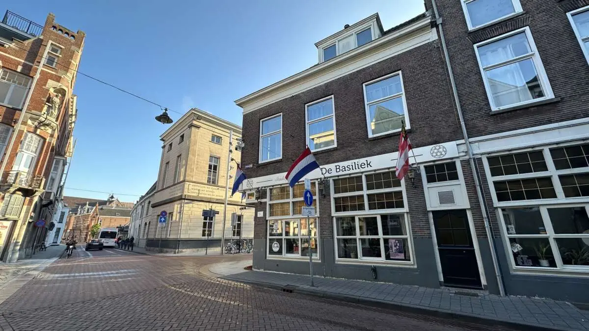 Op deze terrassen vang je de laatste zonnestralen