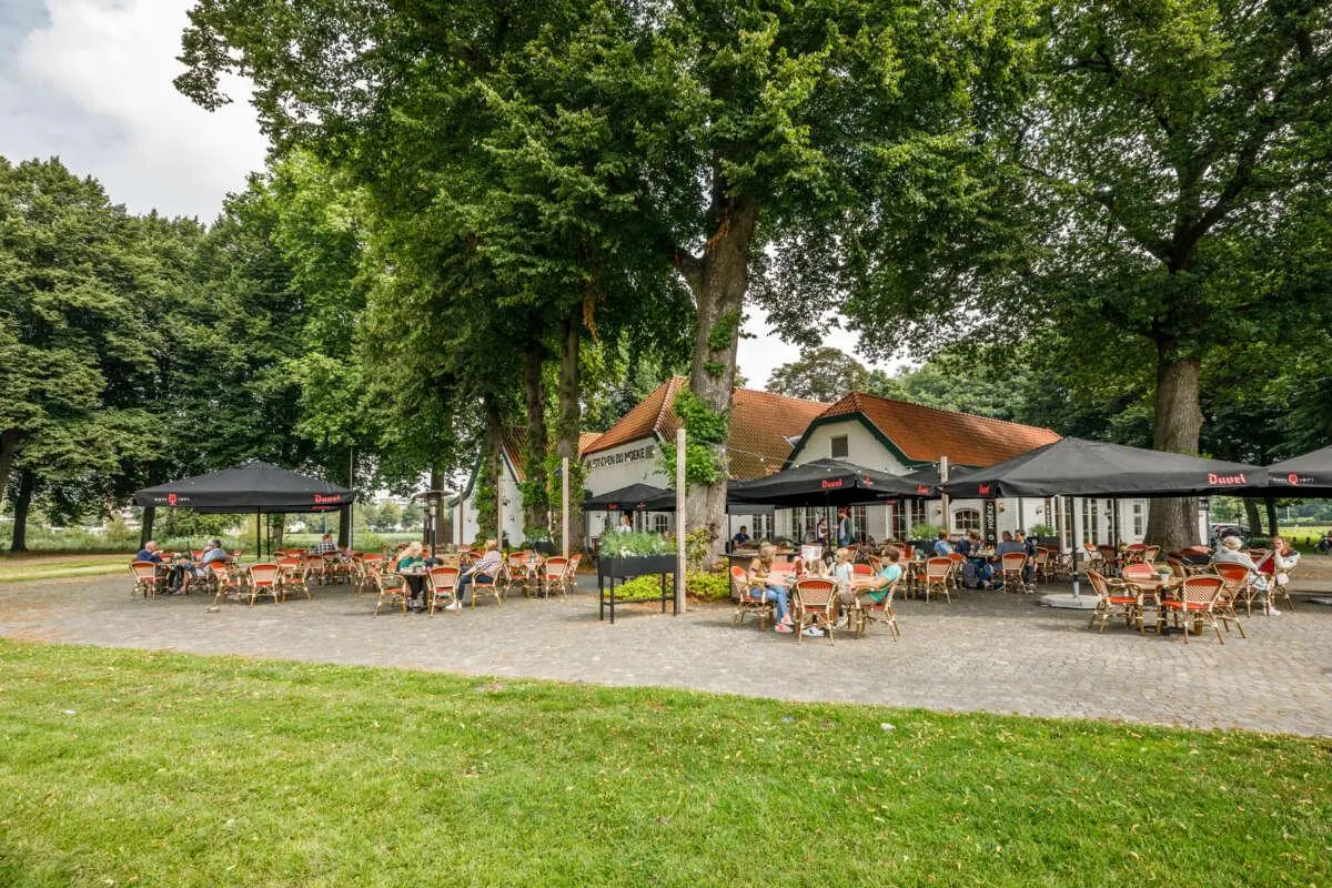 Herberg De Kup Herberg De Kup – Op deze terrassen vang je de laatste zonnestralen, Den Bosch (foto 1 van 2)