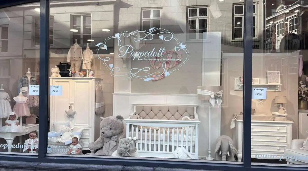 Poppedoll: baby- en meisjeskleding