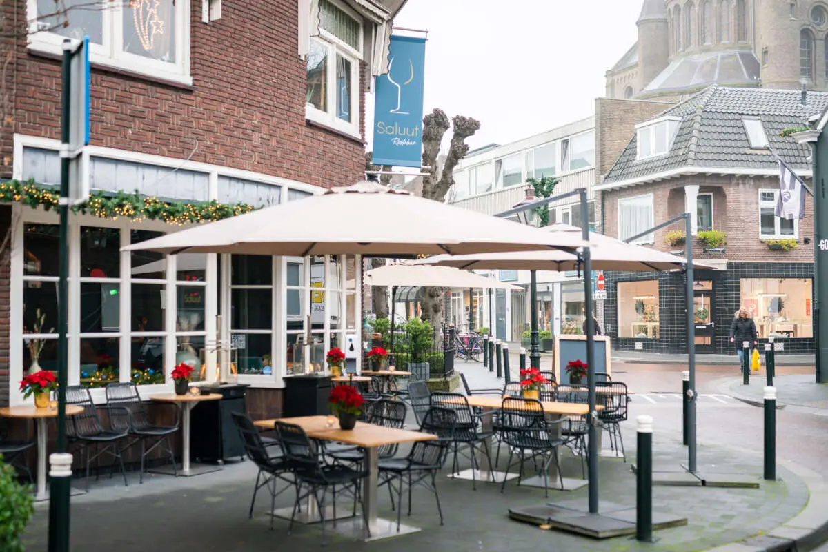 Restobar Saluut: hotspot in Vught Restobar Saluut: hotspot in Vught – Restobar Saluut is dé hotspot in Vught, Den Bosch (foto 4 van 4)