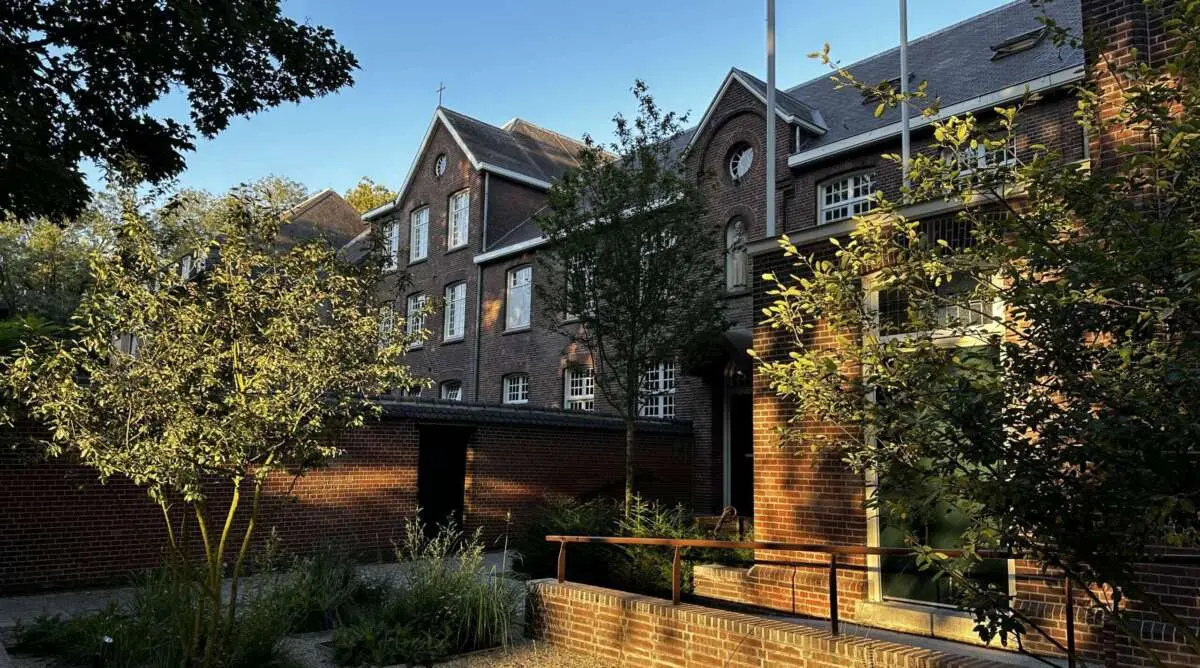 Een Oase van Rust in stadsklooster San Damiano Een Oase van Rust in stadsklooster San Damiano – Stemmen in Den Bosch: 5x bijzondere stemlokalen met een rijke geschiedenis