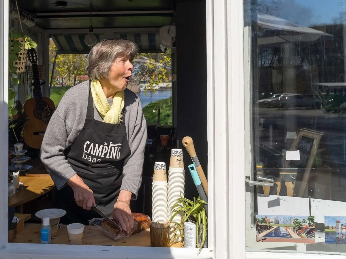 De Camping Koffietent De Camping Koffietent – Stichting Weeshuisjes: Sociaal geluk in kleine huisjes, Den Bosch (foto 2 van 3)