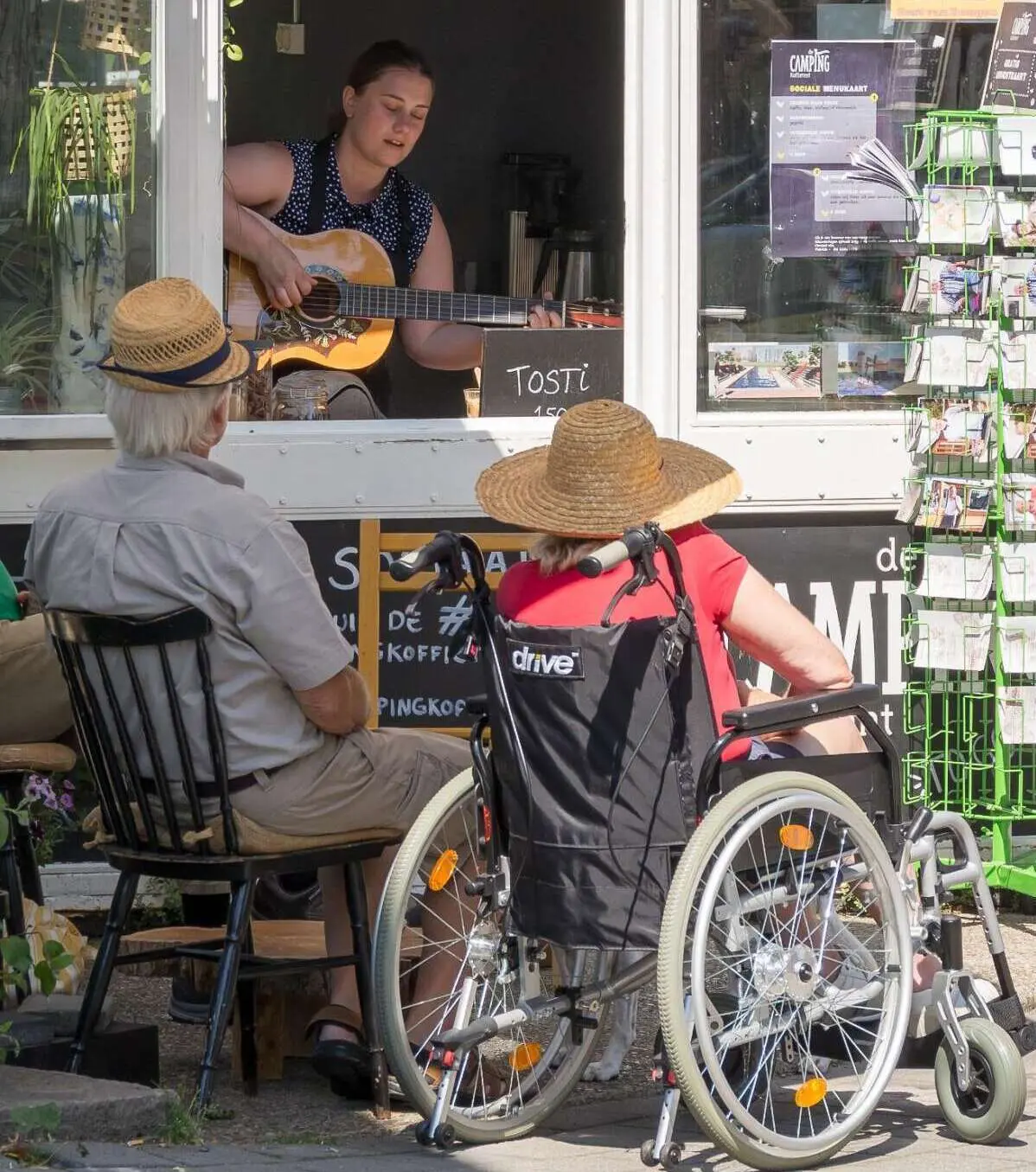 De Camping Koffietent De Camping Koffietent – Stichting Weeshuisjes: Sociaal geluk in kleine huisjes, Den Bosch (foto 1 van 3)