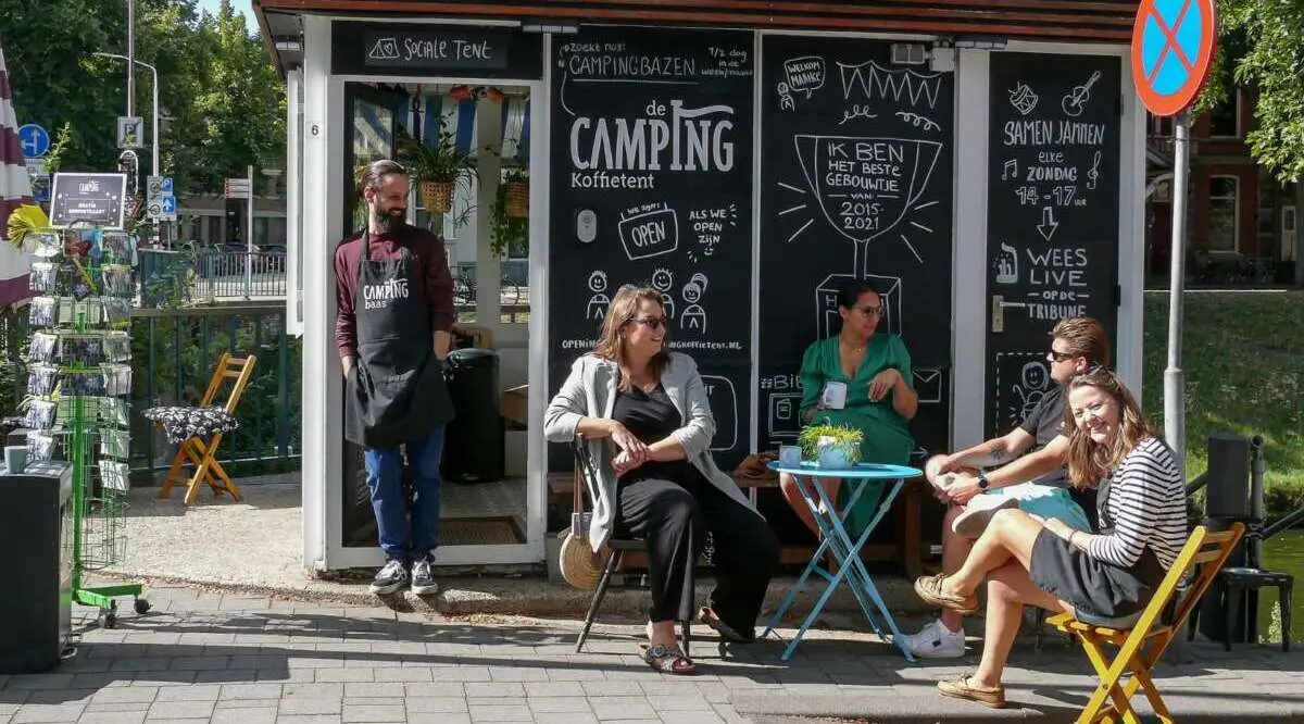 Stichting Weeshuisjes: Sociaal geluk in kleine huisjes