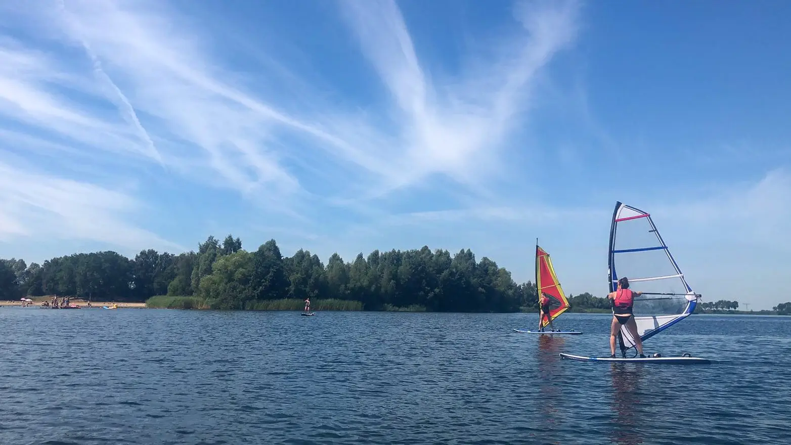 SUP verhuur SUP verhuur – Windsurfen Den Bosch: Leer windsurfen op het Engelermeer (foto 2 van 2)