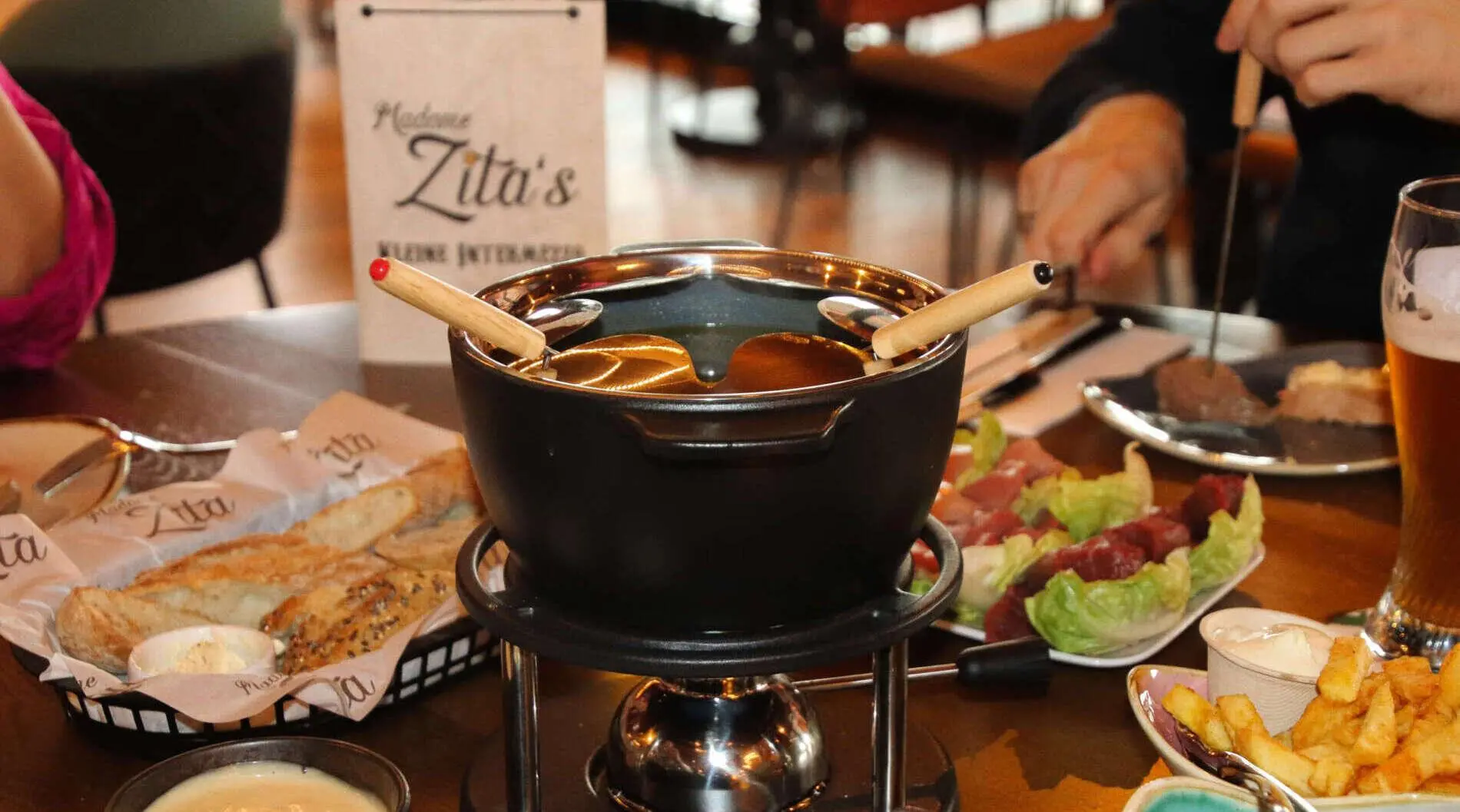 Zelf aan de slag met de fonduepan Zelf aan de slag met de fonduepan – Wintertip: Waar kan je fonduen in Den Bosch