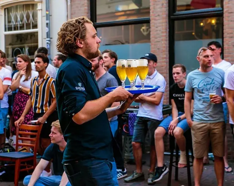 ’t Pantoffeltje geeft 5 minuten lang korting bij een doelpunt voor Nederland ’t Pantoffeltje geeft 5 minuten lang korting bij een doelpunt voor Nederland – WK Voetbal: kijk hier op groot scherm (met toffe deals), Den Bosch