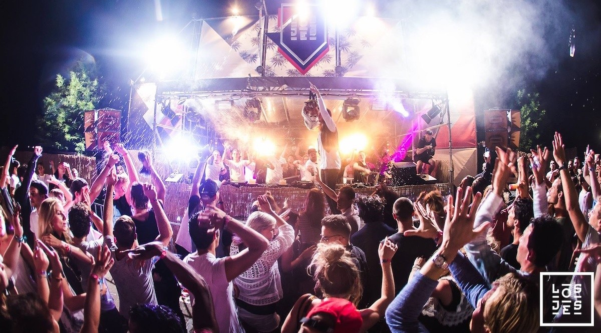 losjes-outdoor-house-techno-festival-visuele-identiteit-logo-branding-fotography-tim-buiting