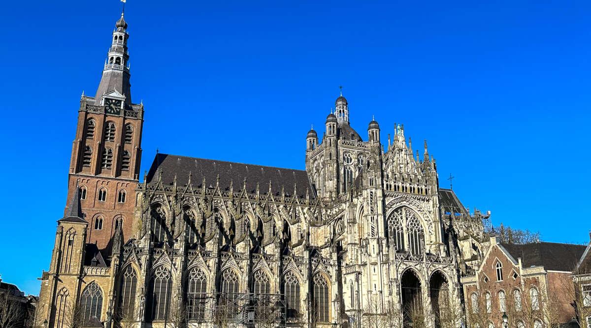 Sint-Jan vanaf de Parade in Den Bosch City